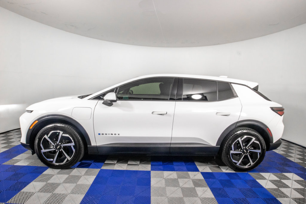 Used 2025 Chevrolet Equinox EV LT w/ Comfort Package FWD image 7