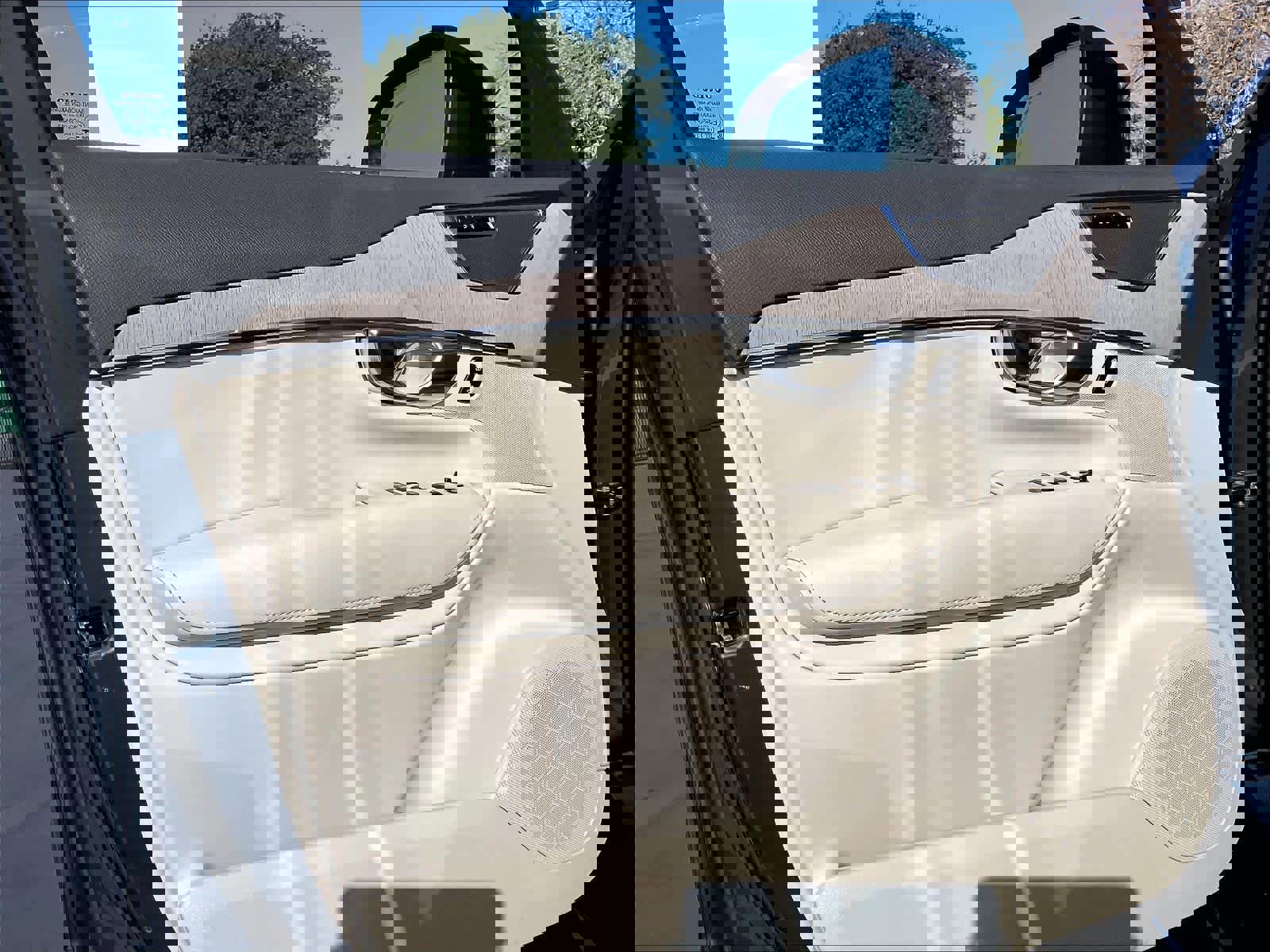 Used 2025 Volvo XC90 B6 Core w/ Climate Package image 26