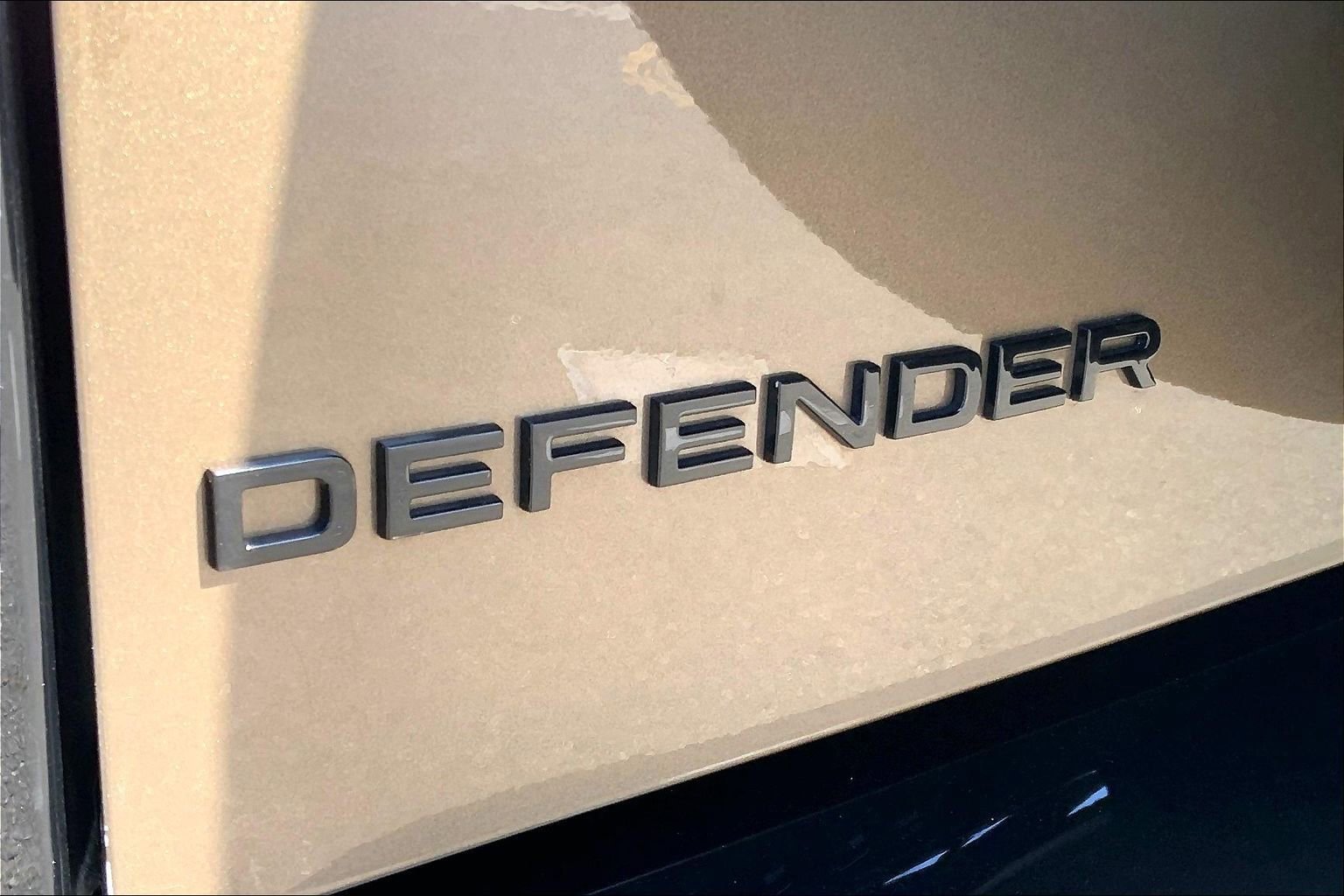 Used 2024 Land Rover Defender 110 X-Dynamic SE image 9