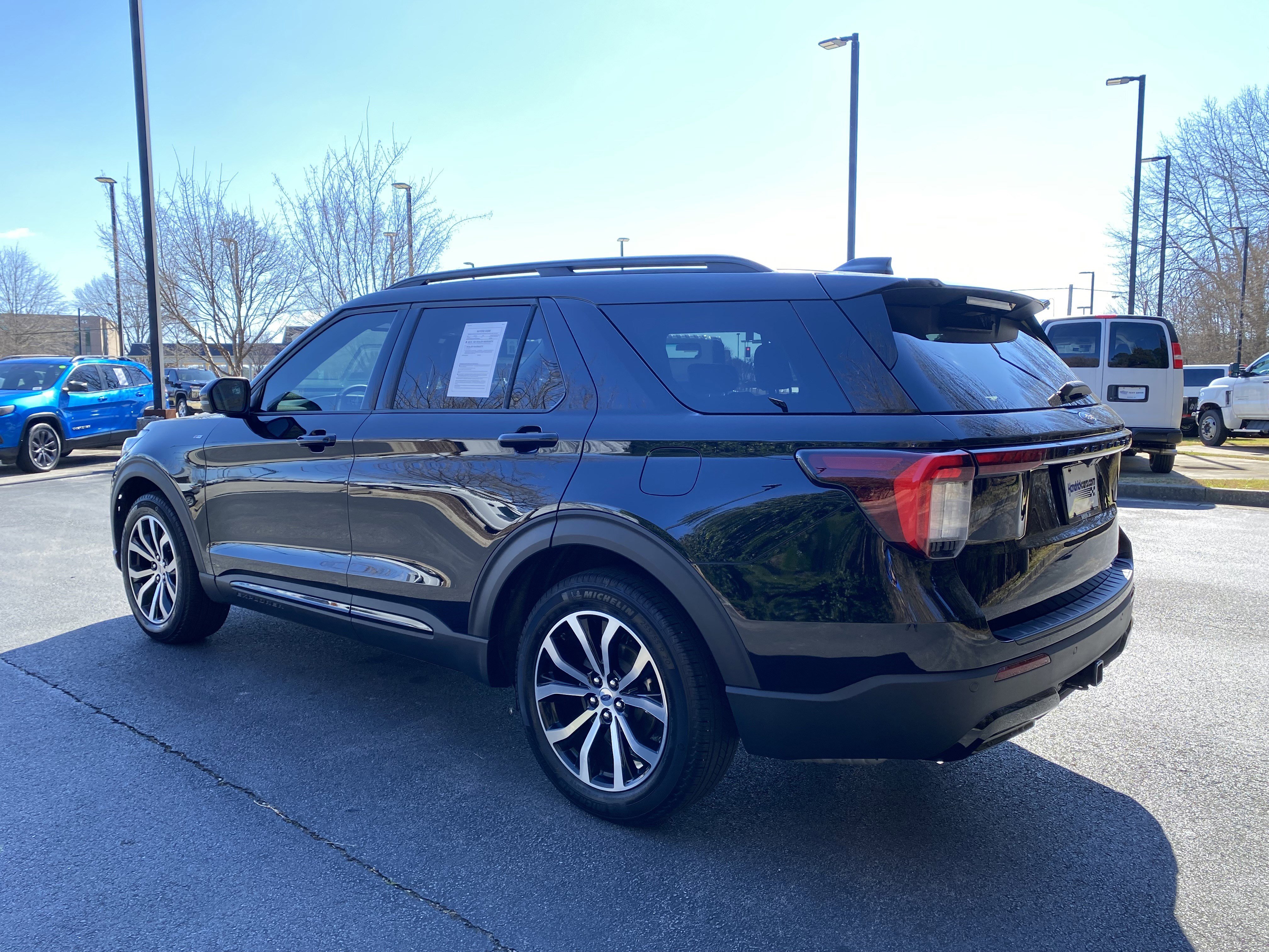 Used 2025 Ford Explorer ST-Line w/ Premium Package image 7