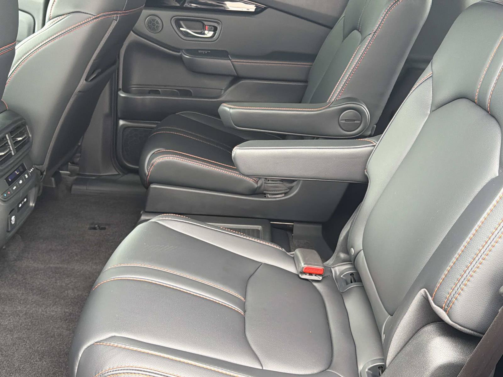 Used 2025 Honda Pilot TrailSport image 12
