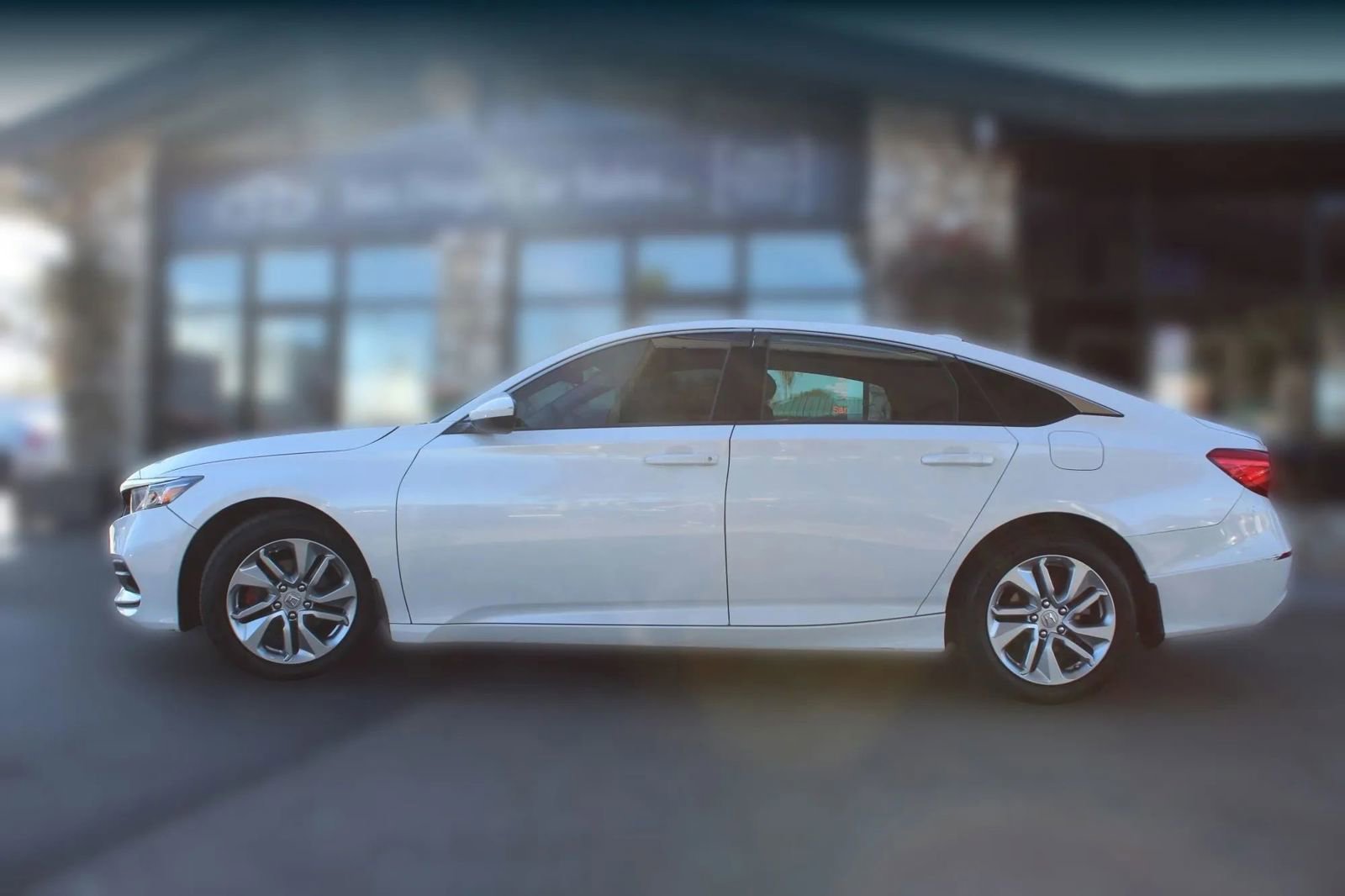 Used 2018 Honda Accord LX image 2