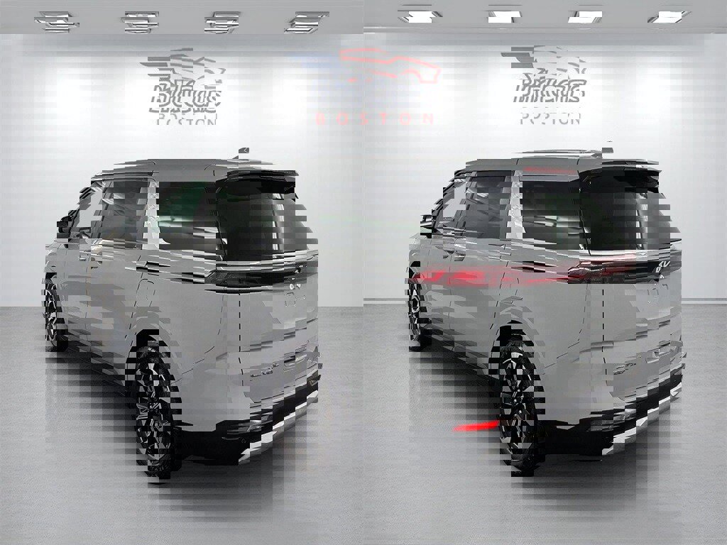 Used 2022 Kia Carnival EX image 6