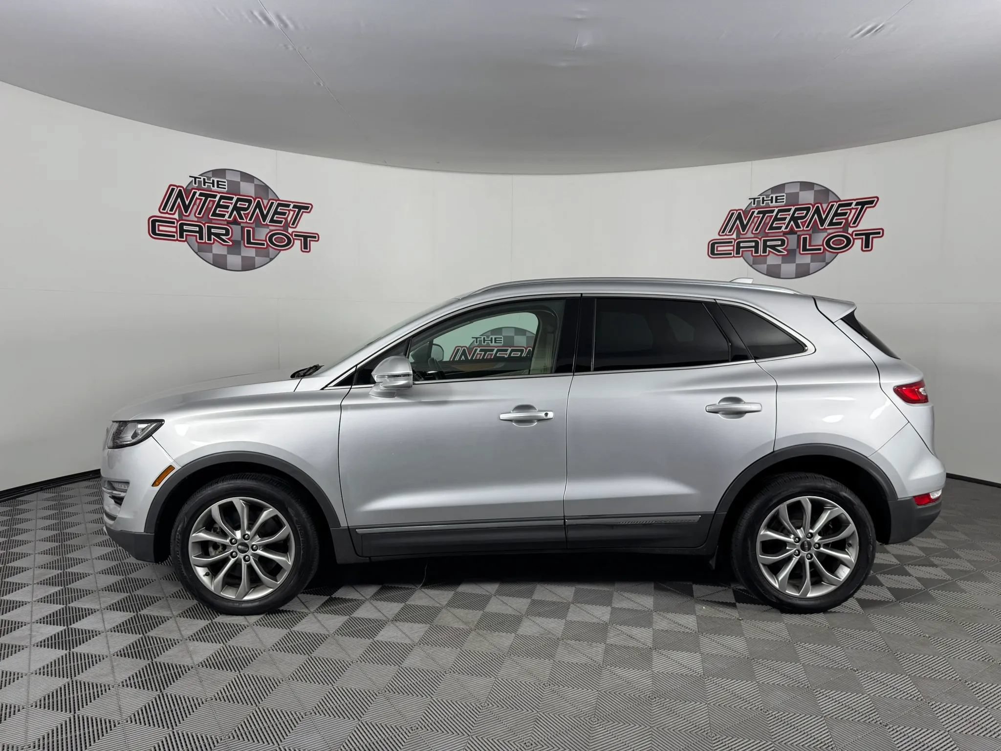 Used 2019 Lincoln MKC Select w/ Select Plus Package AWD/4WD image 4