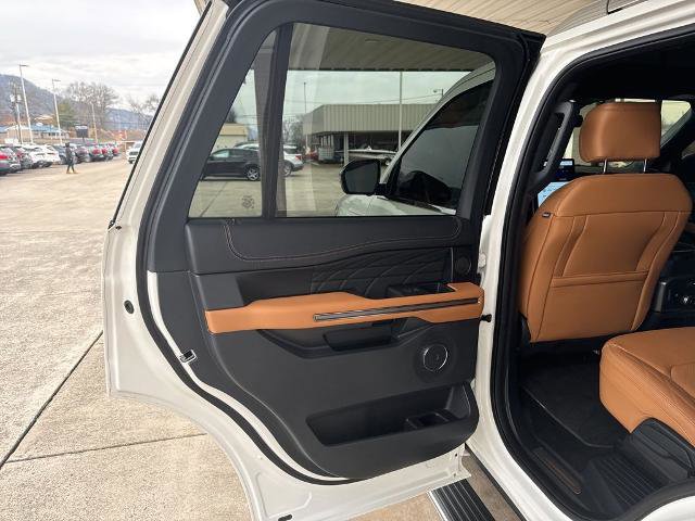 Certified 2022 Ford Expedition Platinum image 18