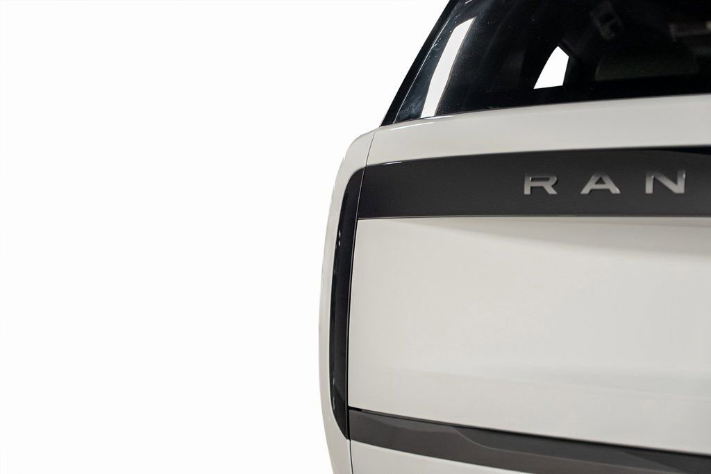 Used 2025 Land Rover Range Rover SE image 21