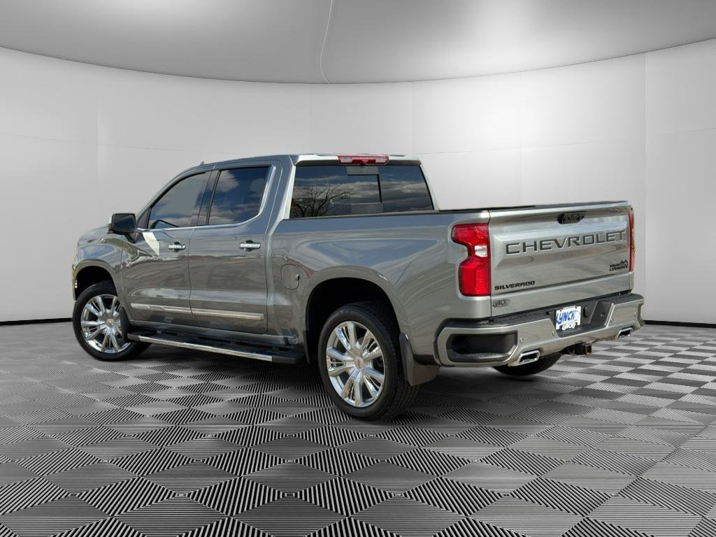 Used 2025 Chevrolet Silverado 1500 High Country w/ High Country Premium Package AWD/4WD image 2