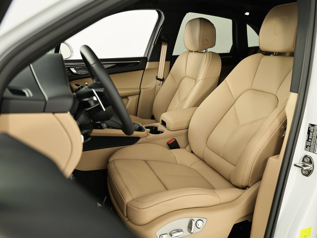 New 2026 Porsche Macan AWD/4WD image 5