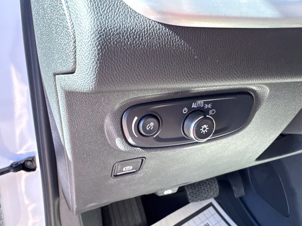 Used 2024 GMC Terrain SLE AWD/4WD image 16