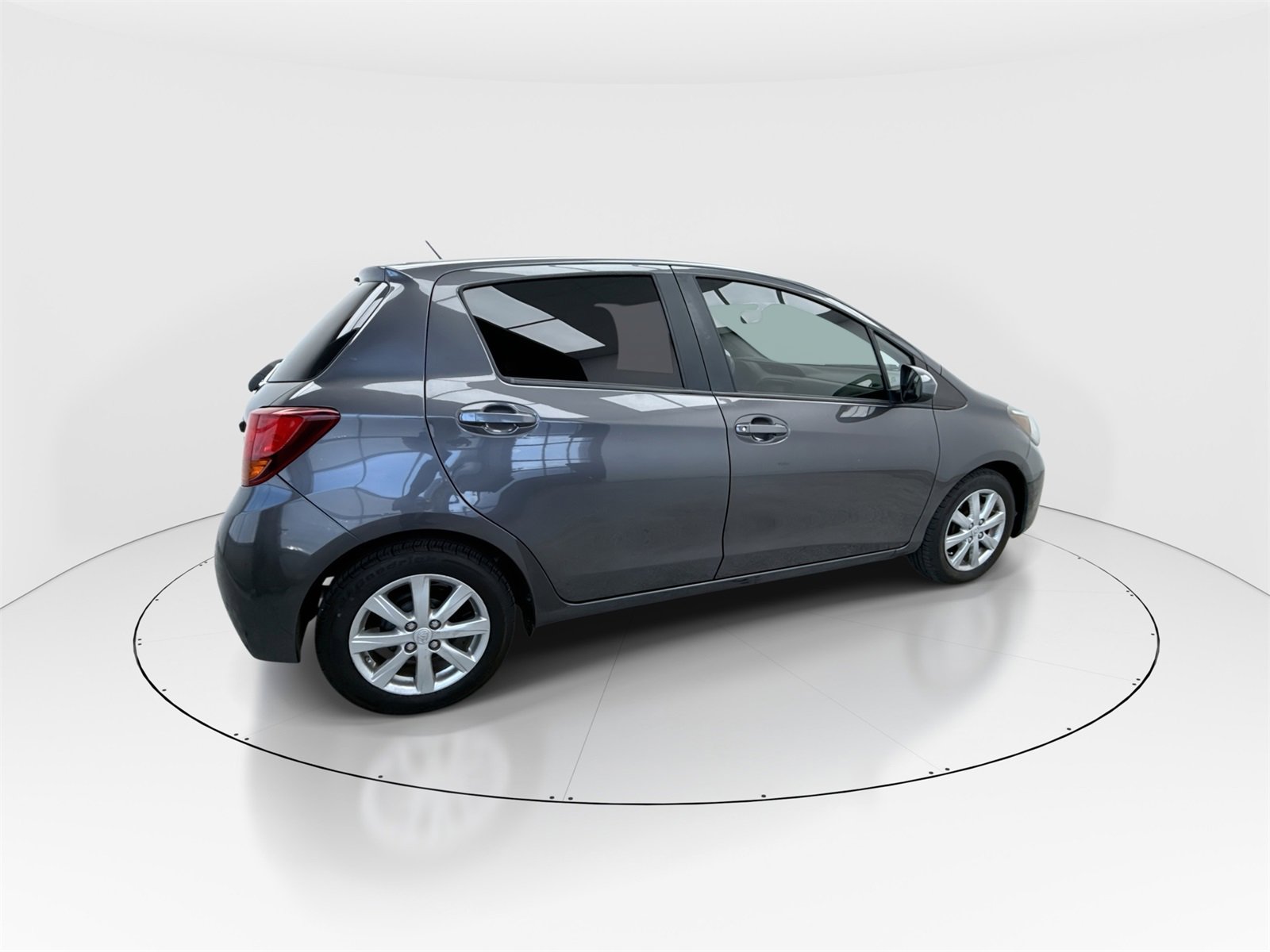 Used 2015 Toyota Yaris LE image 8