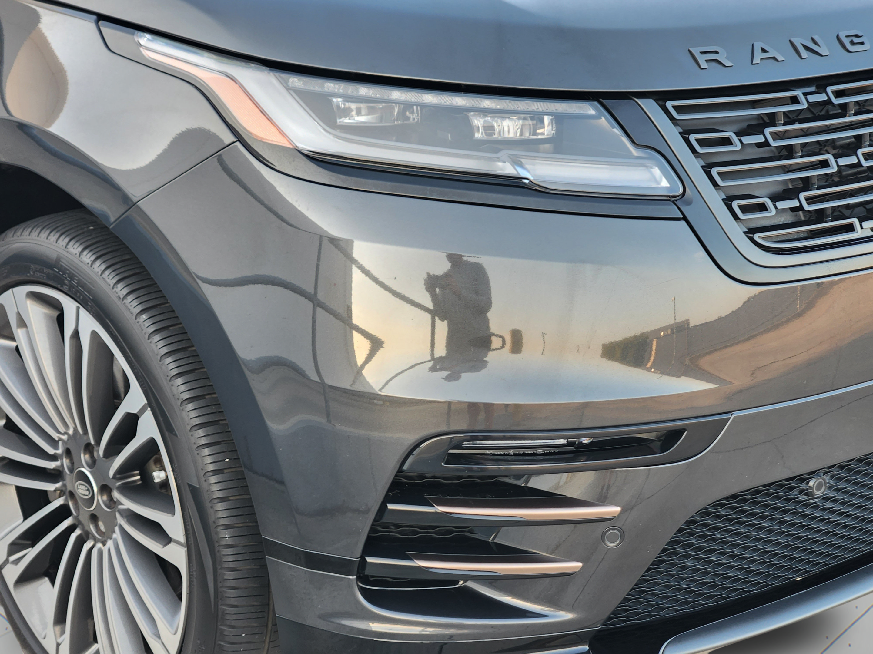 Used 2025 Land Rover Range Rover Velar Dynamic SE AWD/4WD image 32