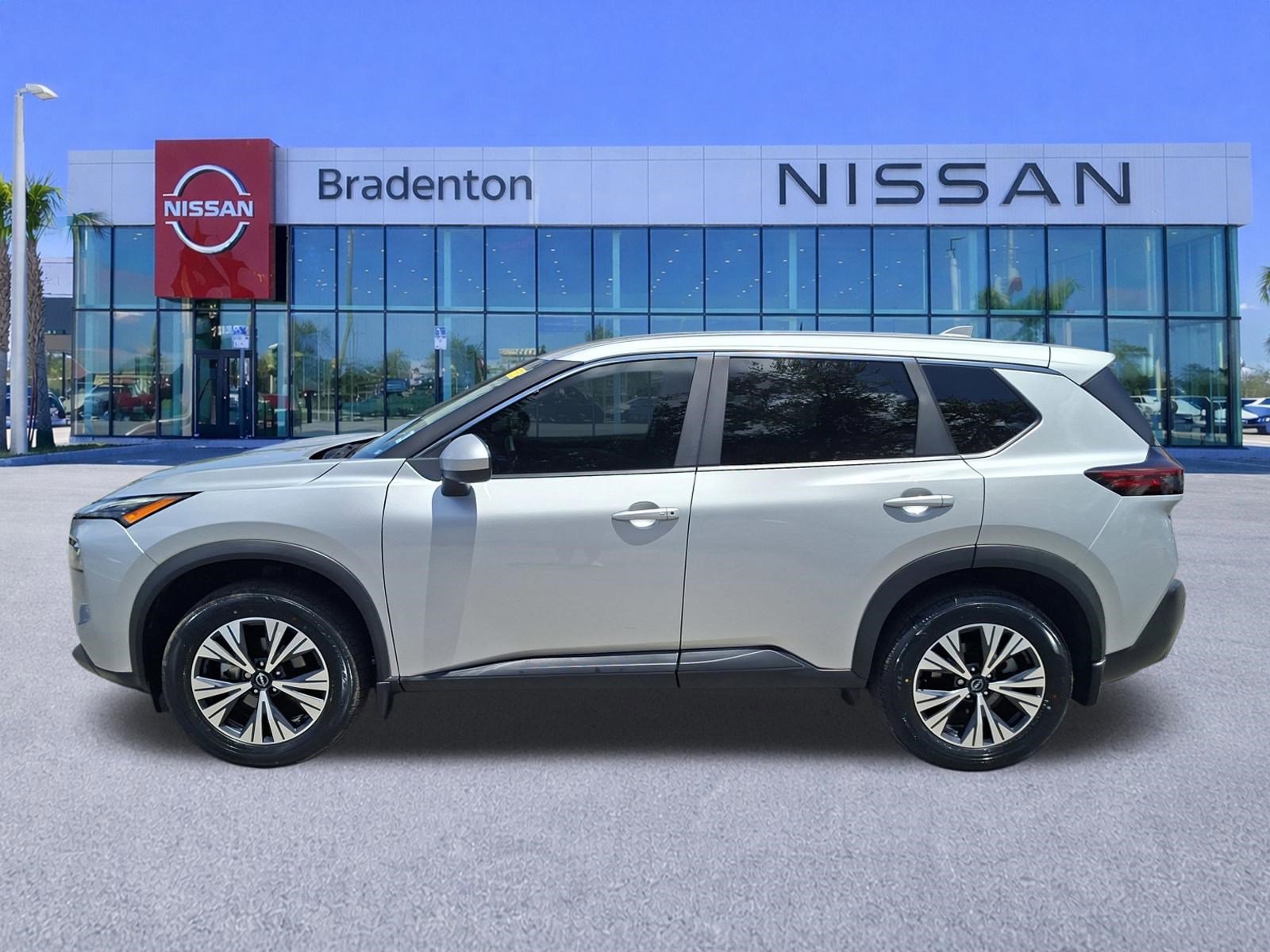 Used 2023 Nissan Rogue SV FWD image 8