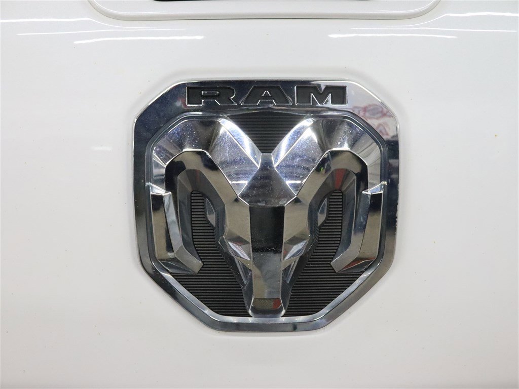 Used 2019 RAM 1500 Laramie AWD/4WD image 12