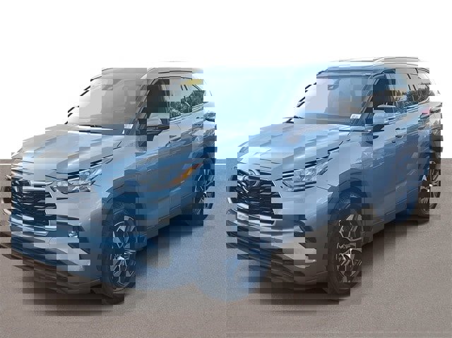 Used 2020 Toyota Highlander XLE image 2