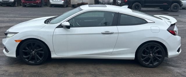 Used 2019 Honda Civic Touring image 2