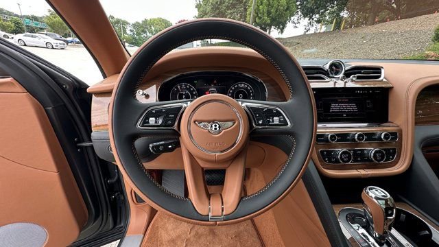 New 2025 Bentley Bentayga Plug-In Hybrid image 20