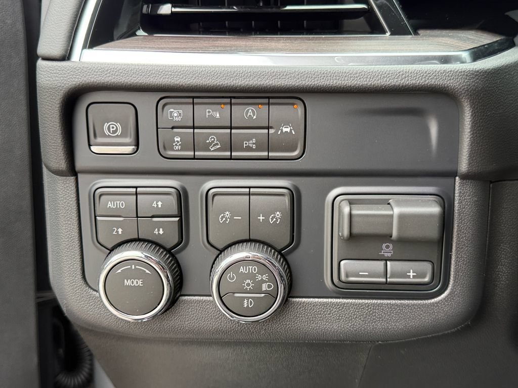 New 2026 Chevrolet Suburban LT w/ Comfort Package AWD/4WD image 22