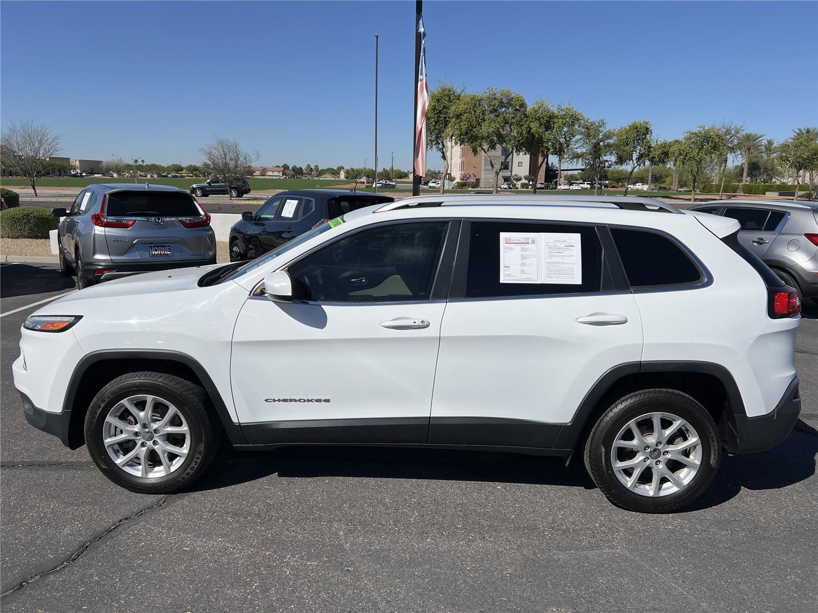 Used 2017 Jeep Cherokee Latitude w/ Comfort/Convenience Group image 8