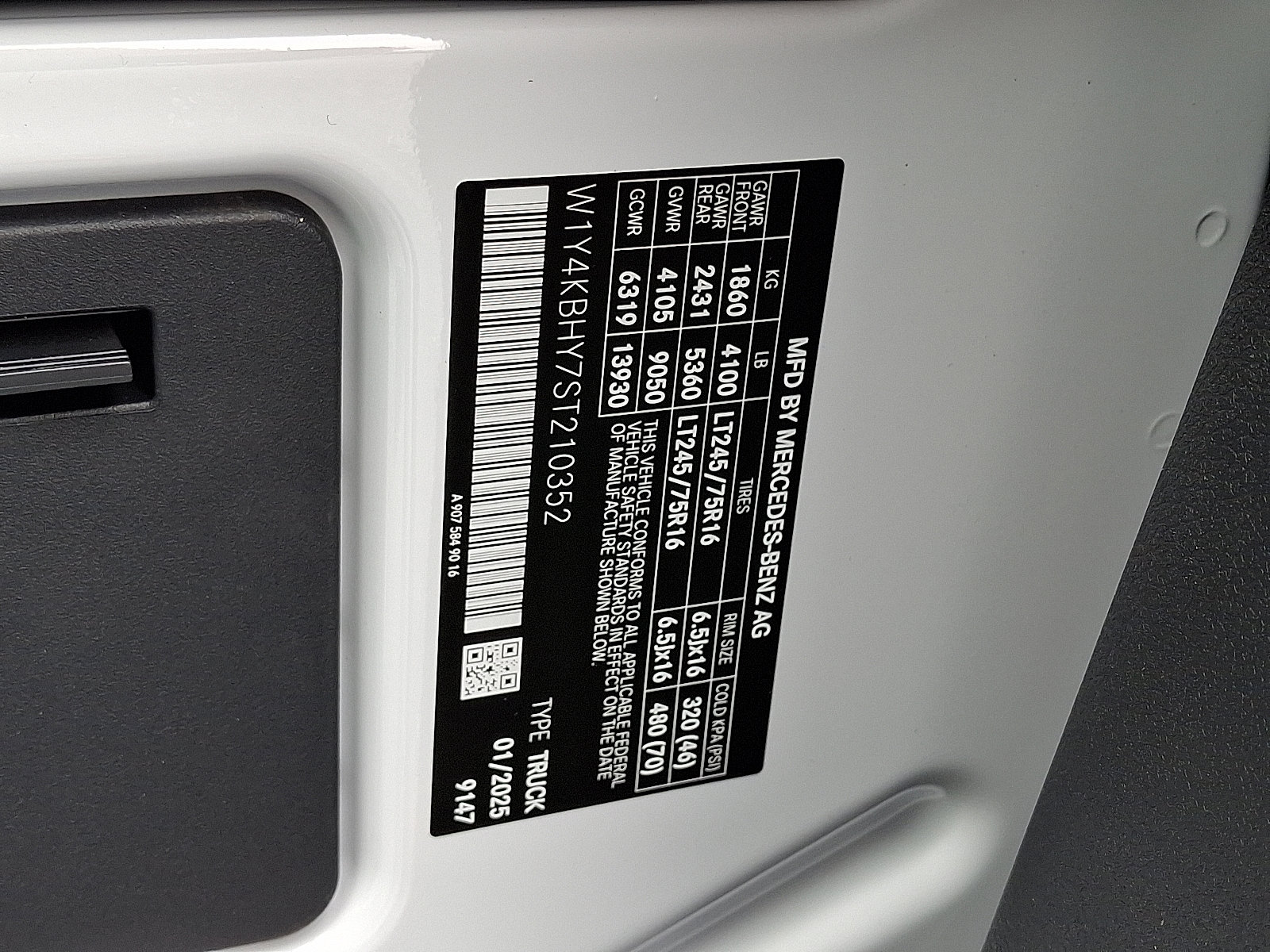 Used 2025 Mercedes-Benz Sprinter 2500 image 27