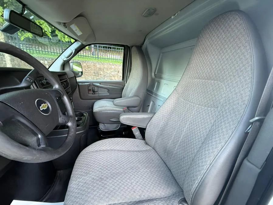 Used 2015 Chevrolet Express 2500 image 11
