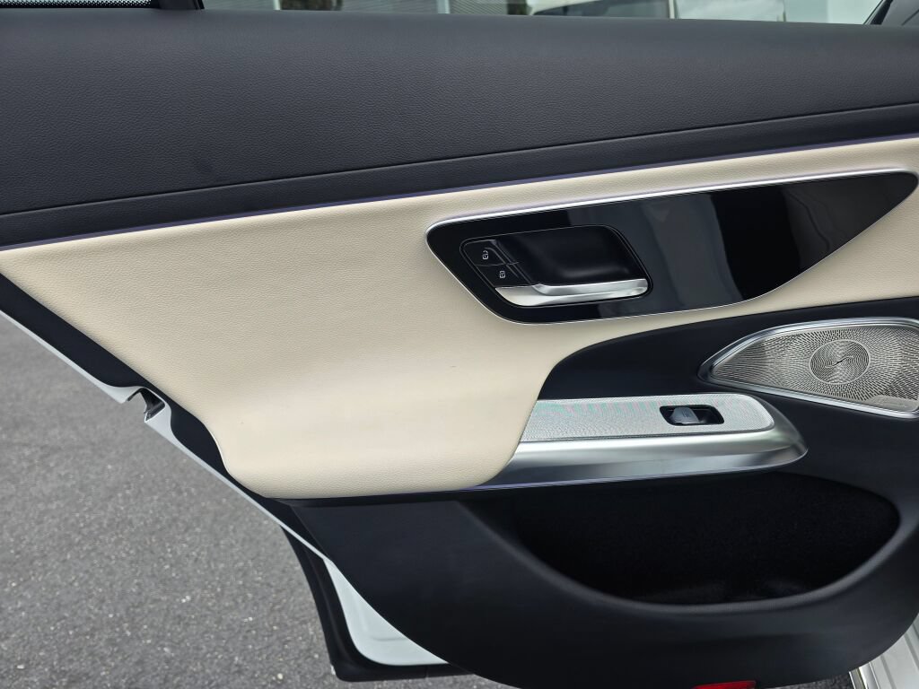 Used 2024 Mercedes-Benz E 350 4MATIC Sedan image 19