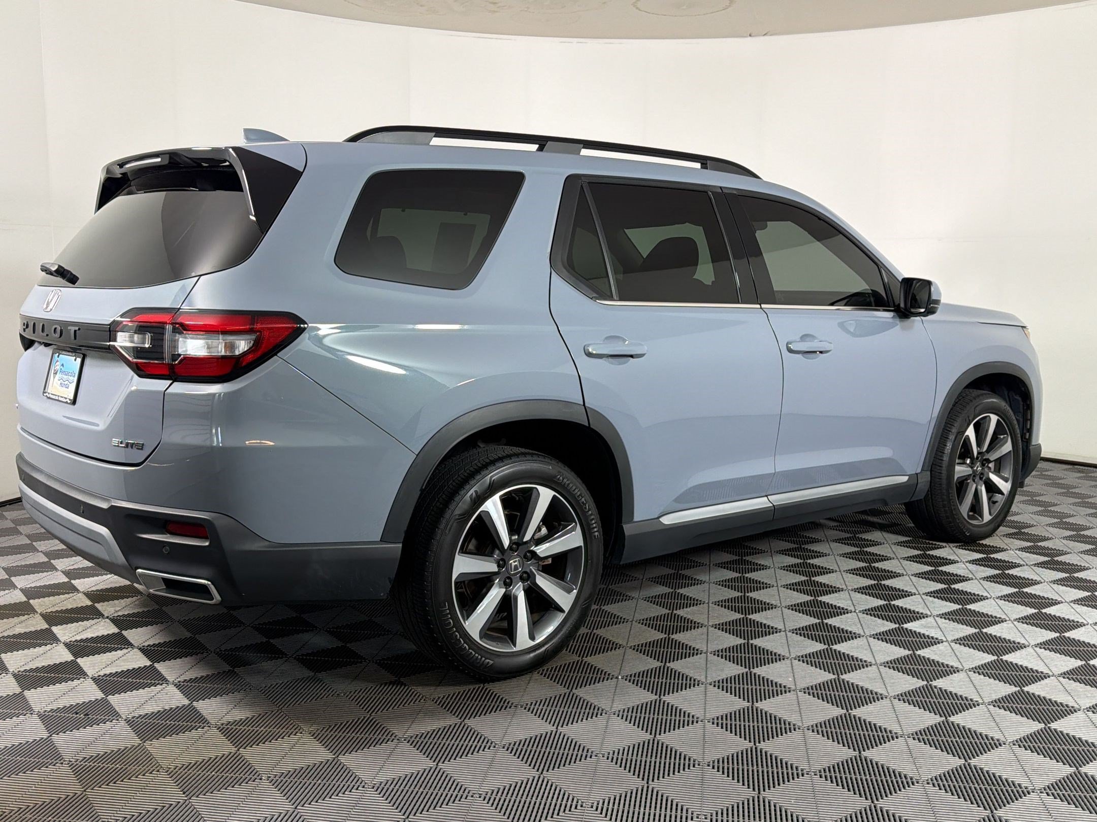 Used 2023 Honda Pilot Elite image 7