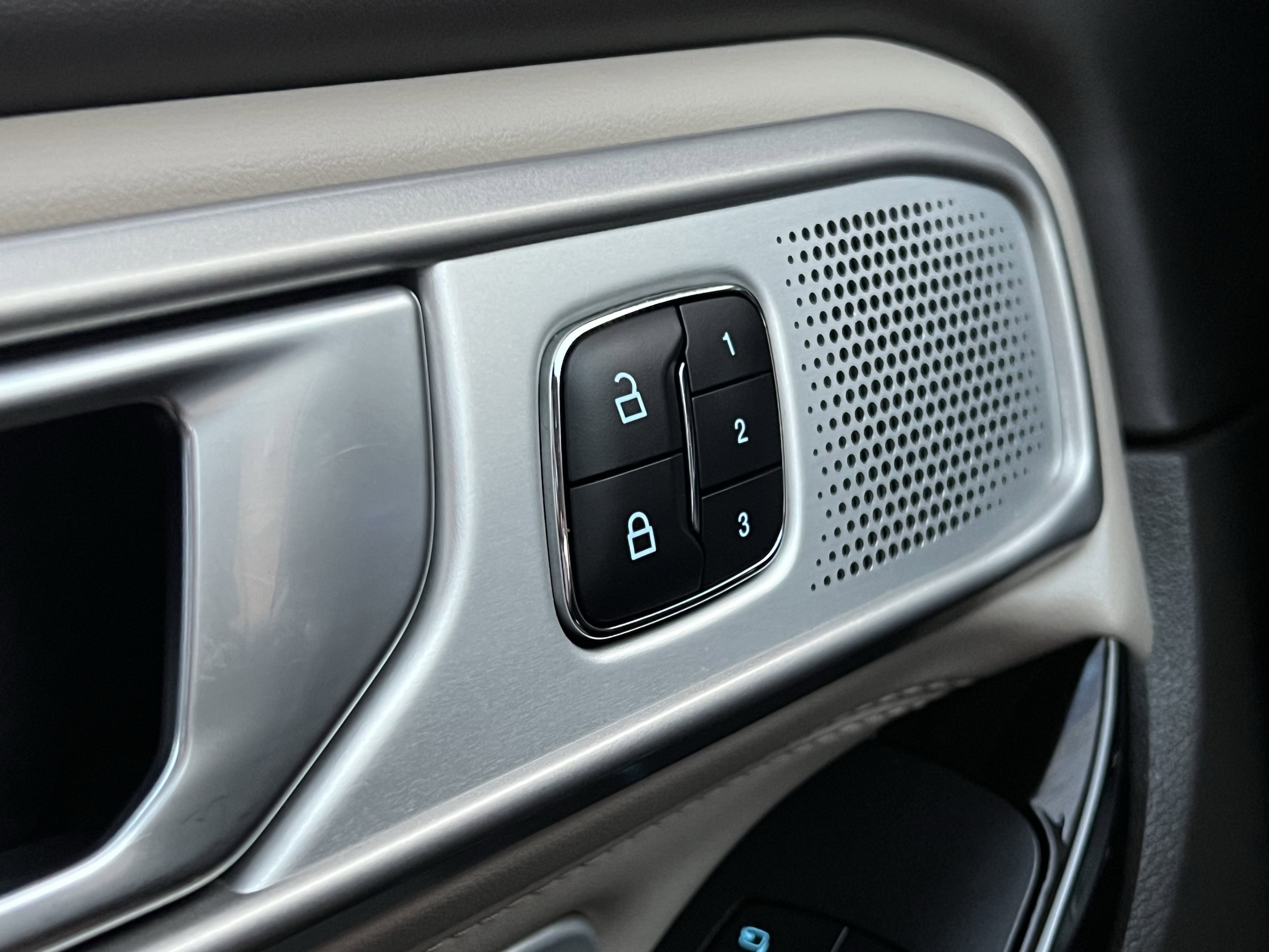 Used 2023 Ford Explorer Platinum w/ Technology Package AWD/4WD image 49
