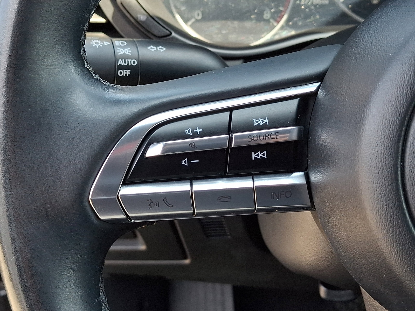 Used 2019 MAZDA MAZDA3 Hatchback w/ Preferred Package image 21