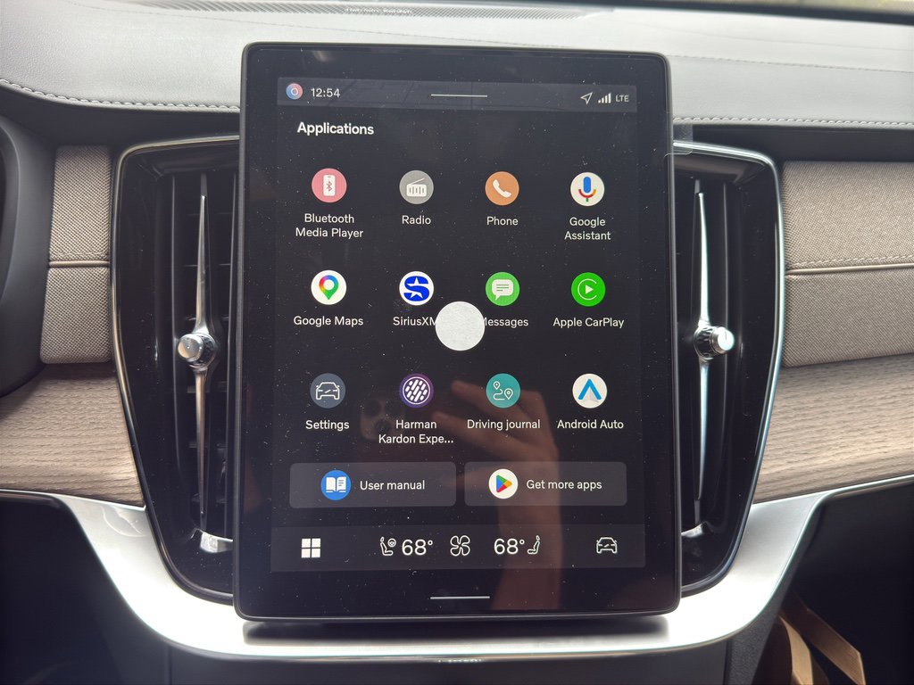 New 2026 Volvo XC90 T8 Plus w/ Protection Package Premier image 18