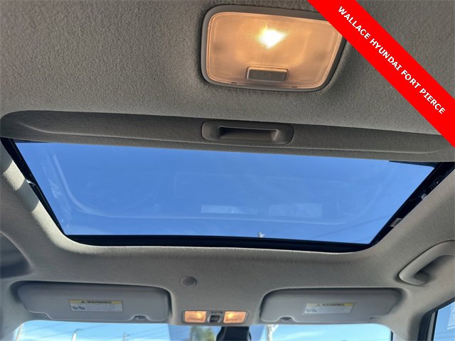 Used 2023 Hyundai Venue SEL image 16