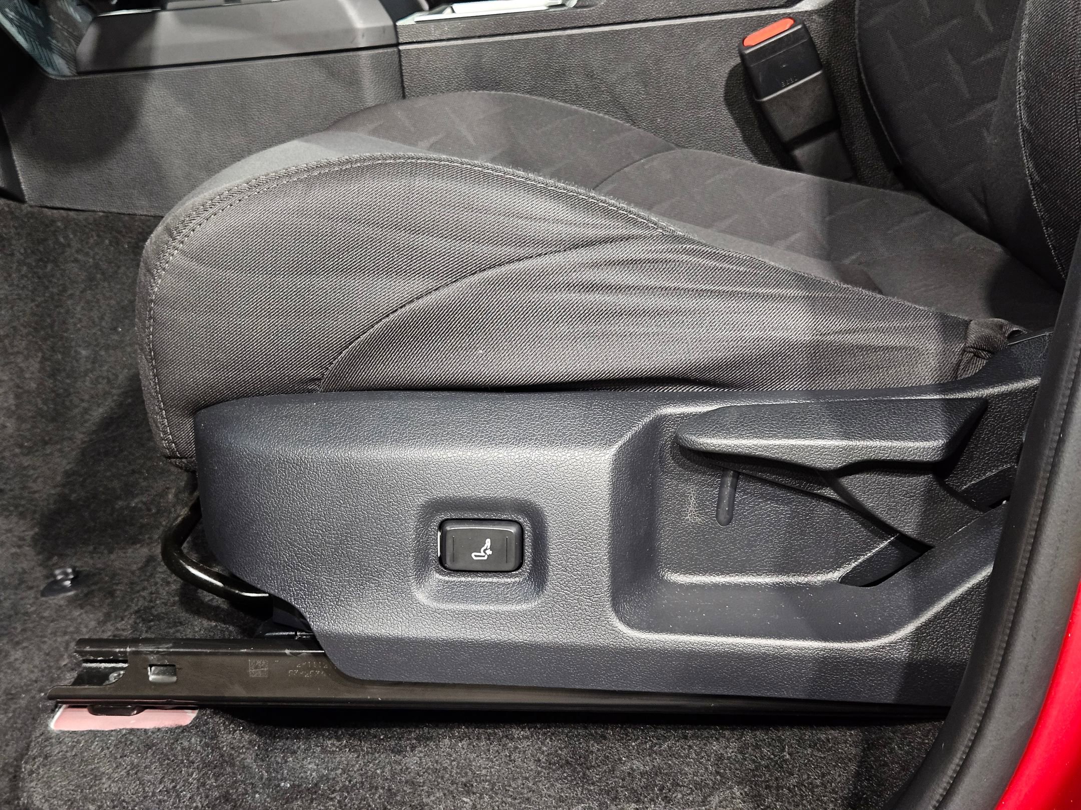 Certified 2025 Toyota Tacoma SR5 image 23