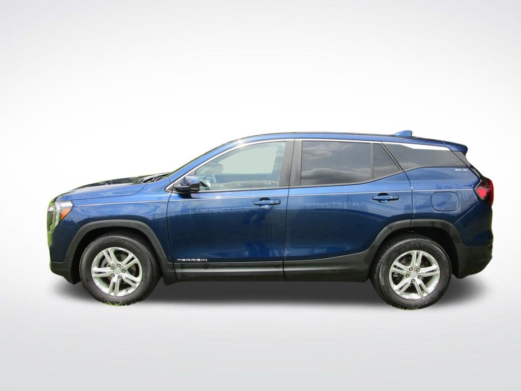 Used 2022 GMC Terrain SLE FWD image 2