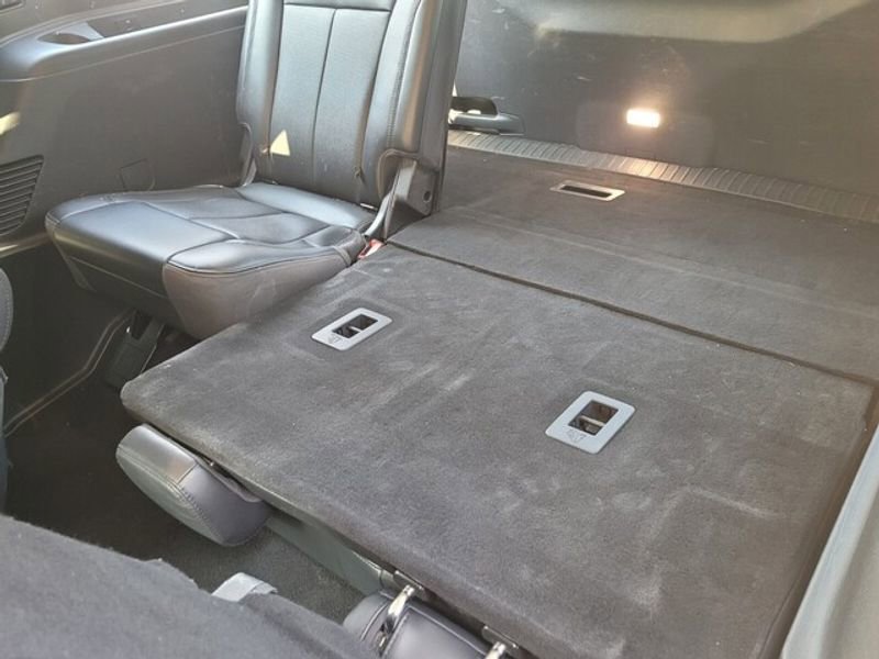 Used 2024 Ford Expedition XLT image 9