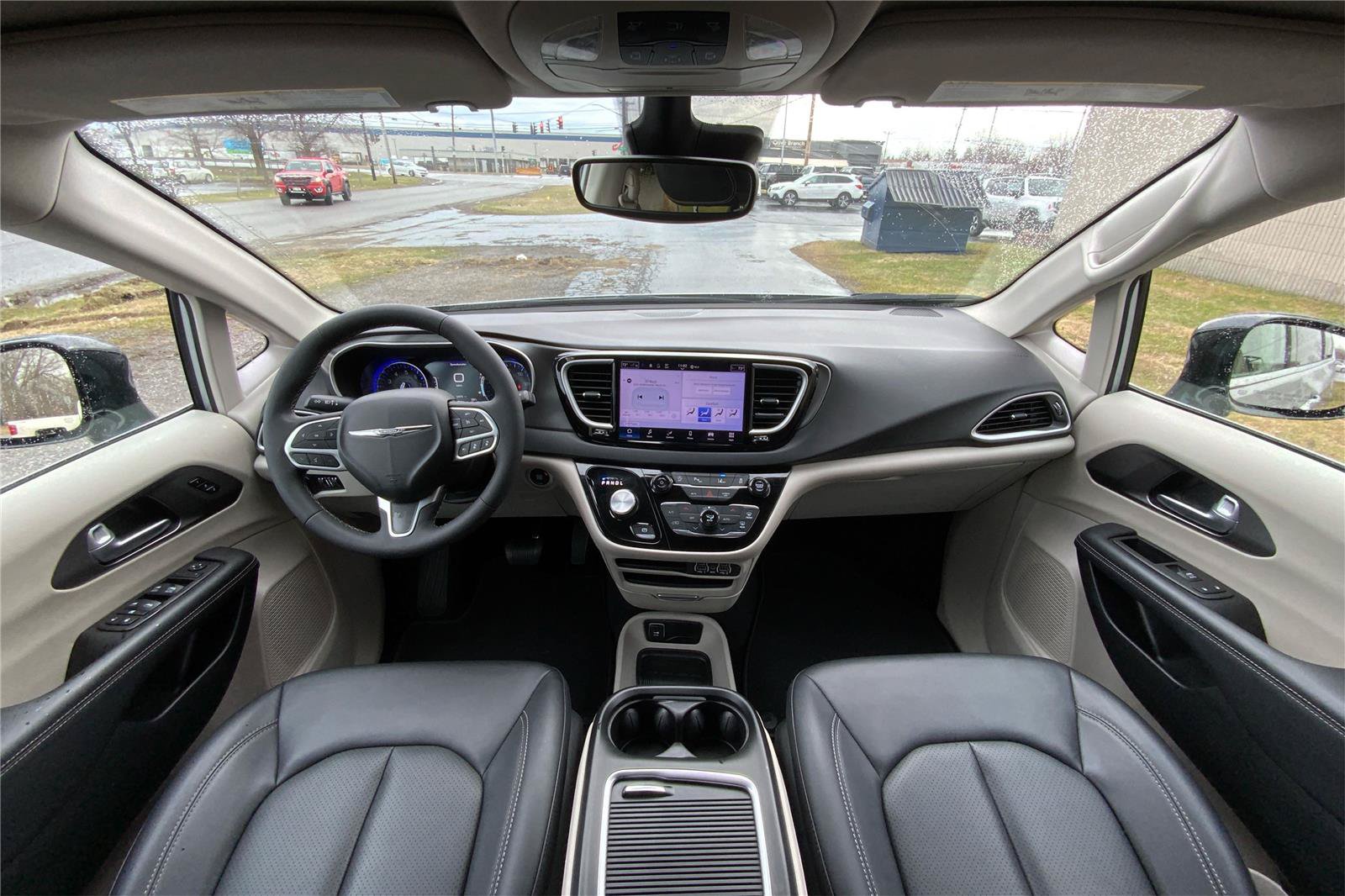 Used 2024 Chrysler Pacifica Touring-L FWD image 32