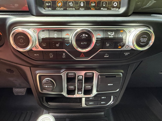 Used 2022 Jeep Wrangler Unlimited Sahara w/ LED Lighting Group AWD/4WD image 25
