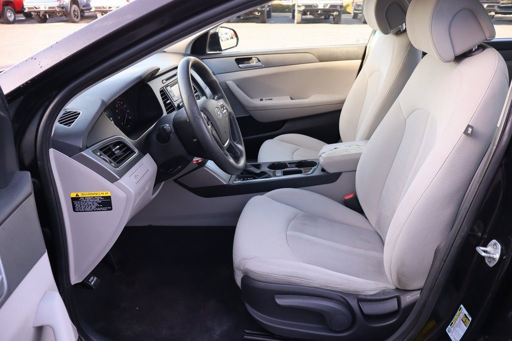 Used 2016 Hyundai Sonata SE image 3