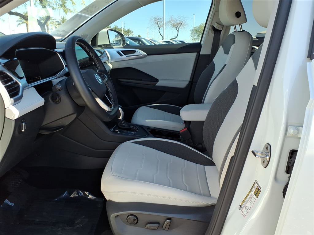 Certified 2025 Volkswagen Taos SE image 19