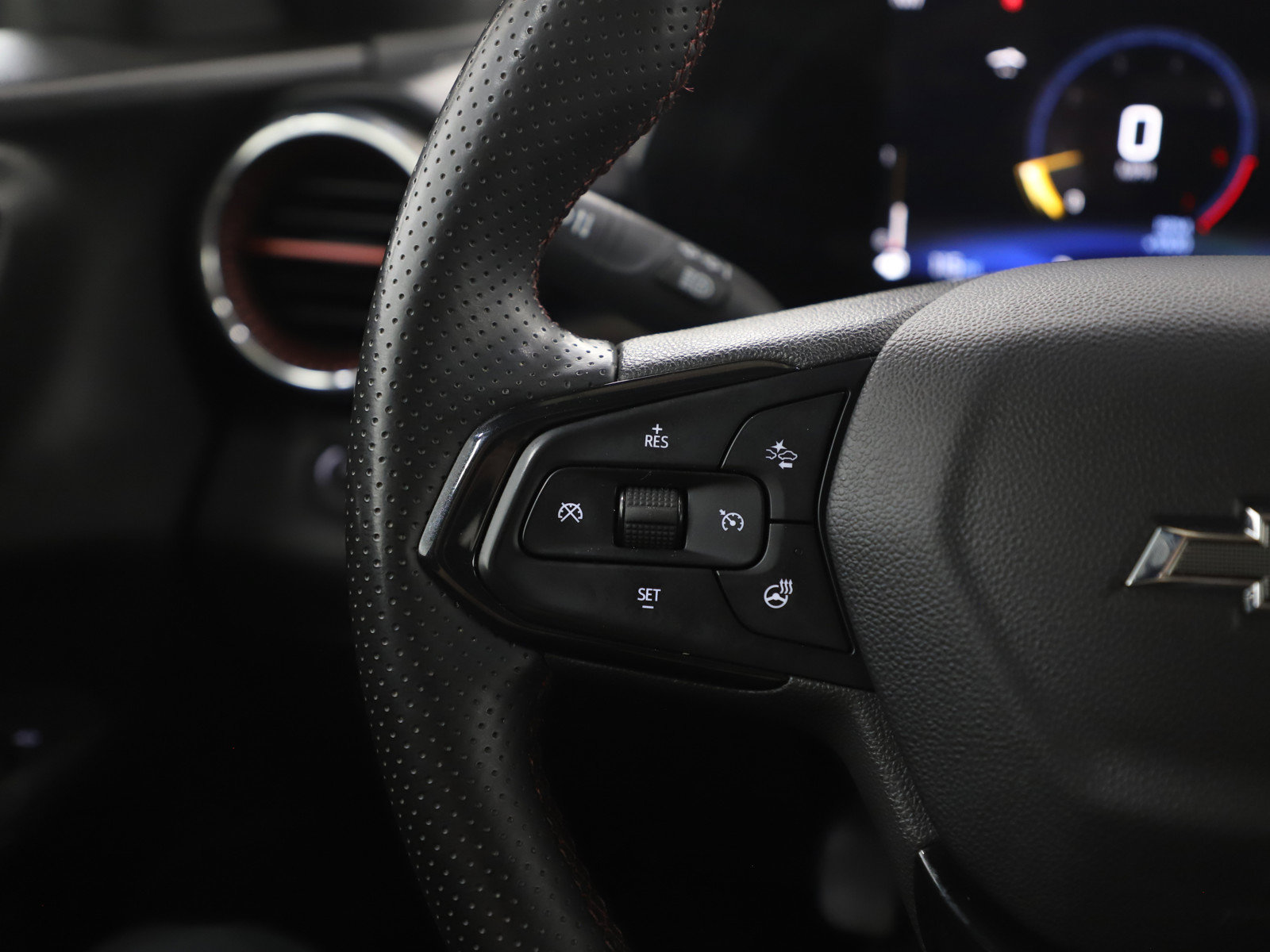 Used 2024 Chevrolet Trax RS FWD image 27
