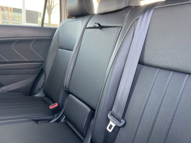 Used 2023 Volkswagen Tiguan SE image 32