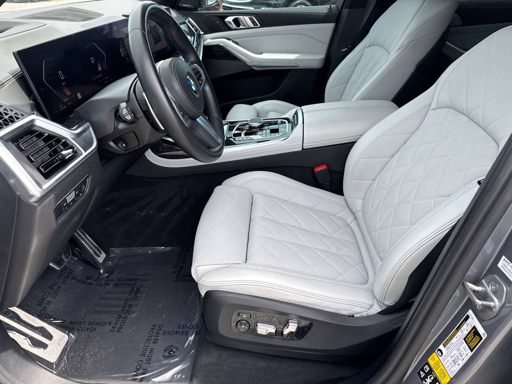 Used 2023 BMW X7 xDrive40i w/ M Sport Package AWD/4WD image 9
