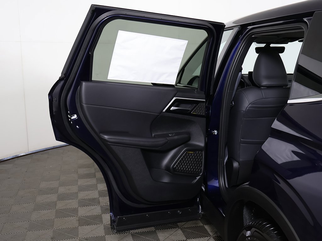 New 2025 Mitsubishi Outlander SE image 25