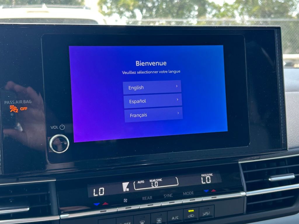 Used 2025 Toyota Sienna LE image 33