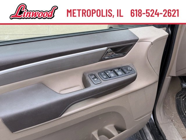 Used 2012 Volkswagen Routan SE image 11