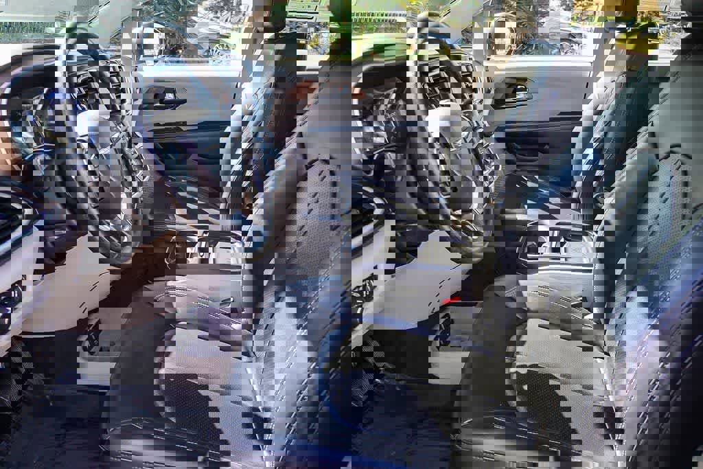 Used 2020 Chrysler Voyager Lxi image 19