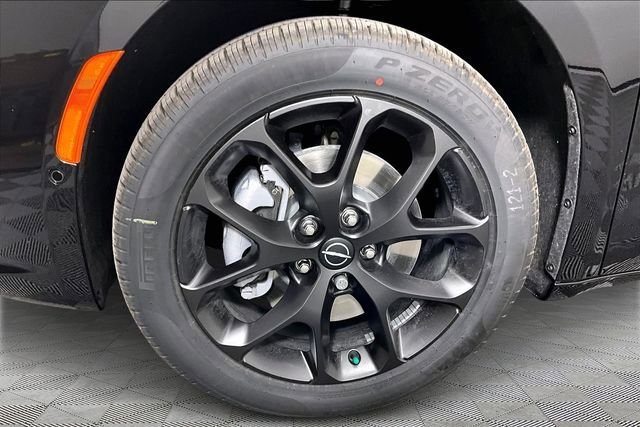 New 2026 Chrysler Pacifica Limited w/ Uconnect Theater Family Group image 13
