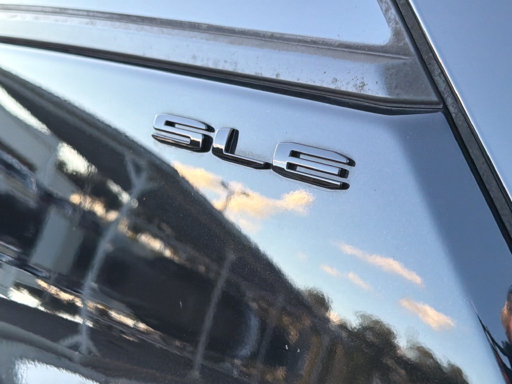 Used 2023 GMC Terrain SLE w/ Elevation Edition FWD image 11