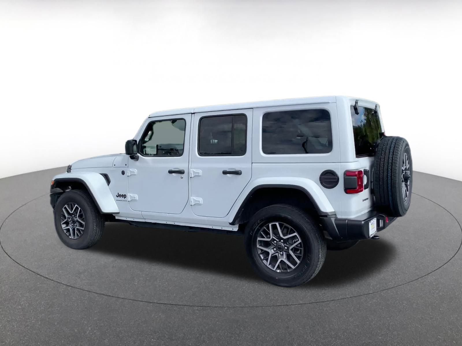 Used 2025 Jeep Wrangler Sahara image 10