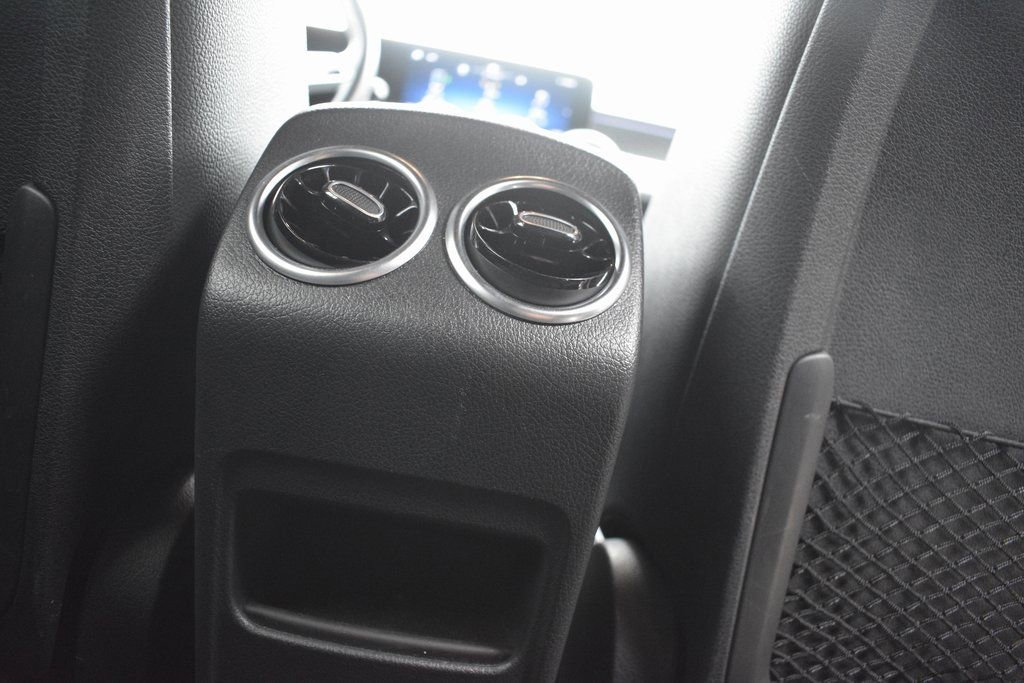 Used 2024 Mercedes-Benz GLB 250 image 31