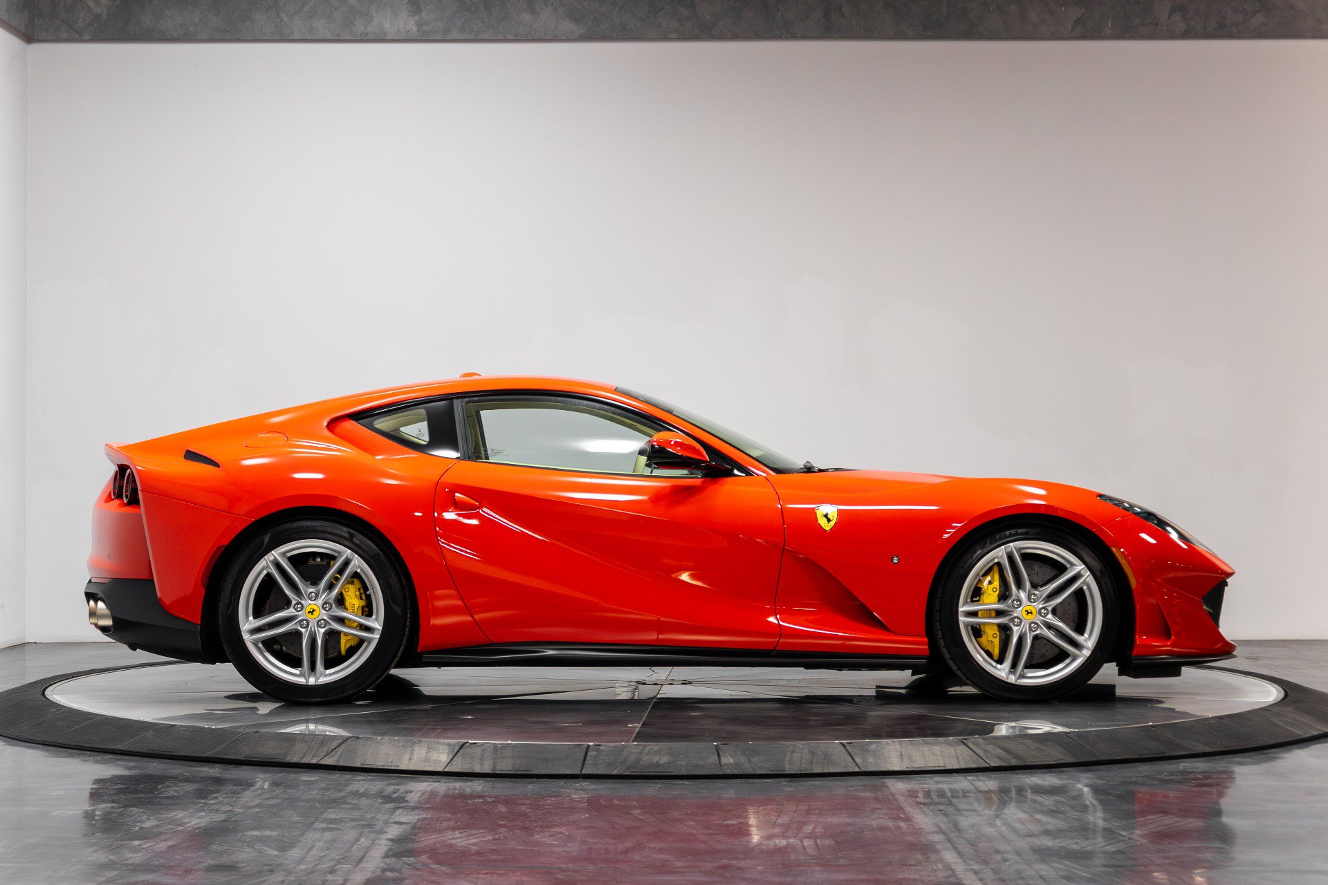 Used 2018 Ferrari 812 Superfast image 21