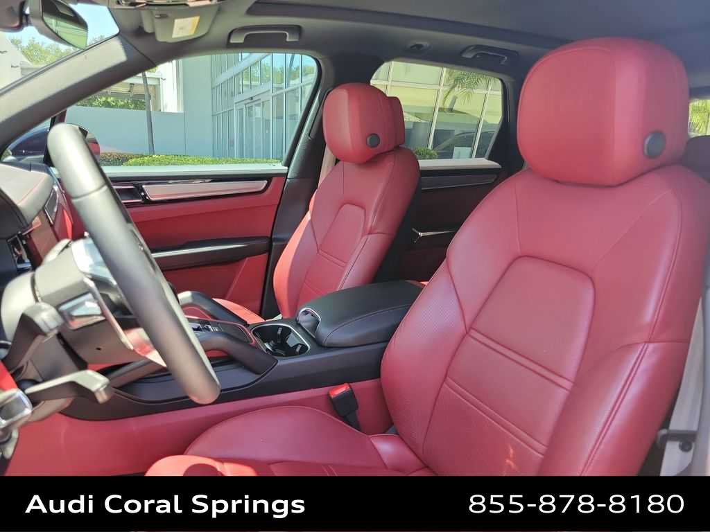 Used 2023 Porsche Cayenne AWD/4WD image 19